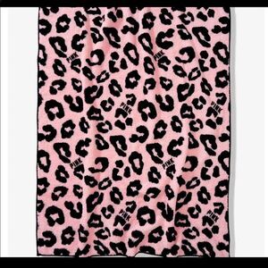 VS pink plush sherpa blanket cheetah/leopard animal print pink black